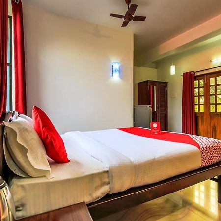 Oyo 13311 The White Feather Hotel مادريم المظهر الخارجي الصورة