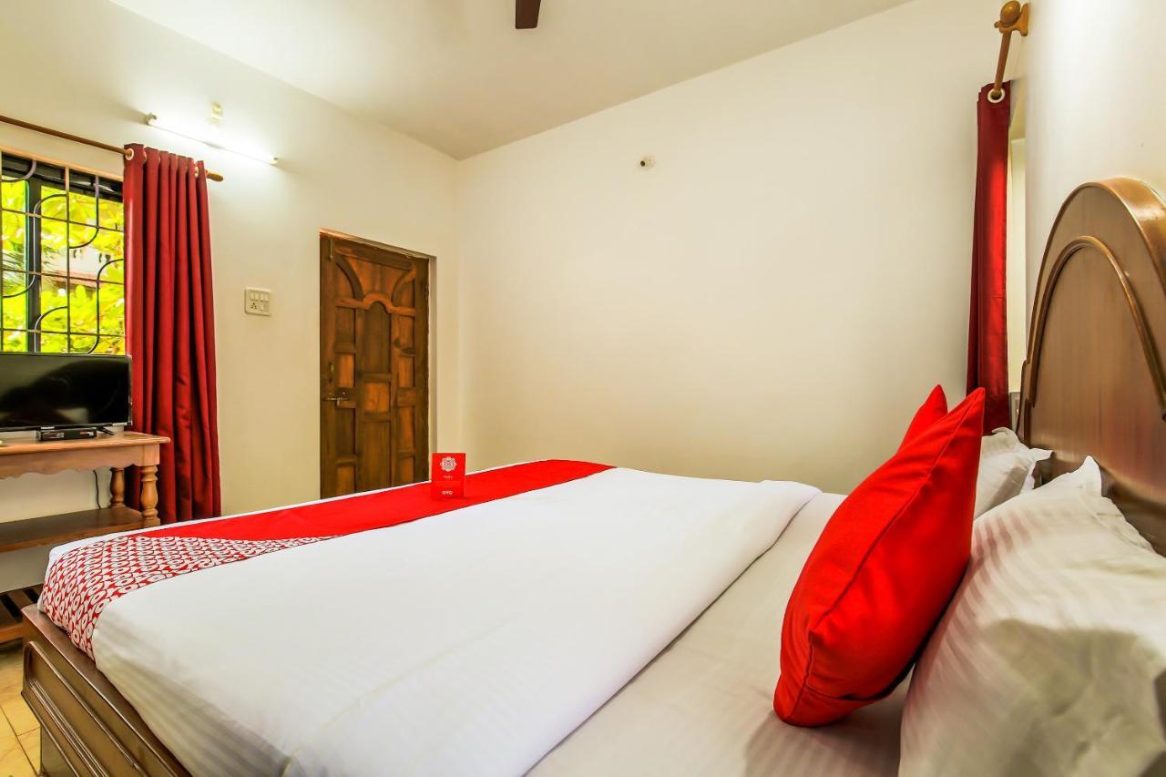 Oyo 13311 The White Feather Hotel مادريم المظهر الخارجي الصورة
