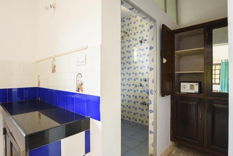 Oyo 13311 The White Feather Hotel مادريم المظهر الخارجي الصورة