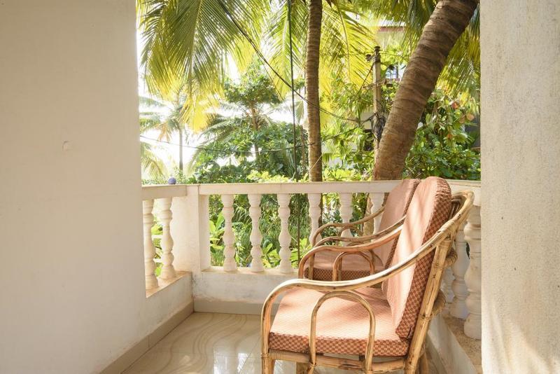 Oyo 13311 The White Feather Hotel مادريم المظهر الخارجي الصورة